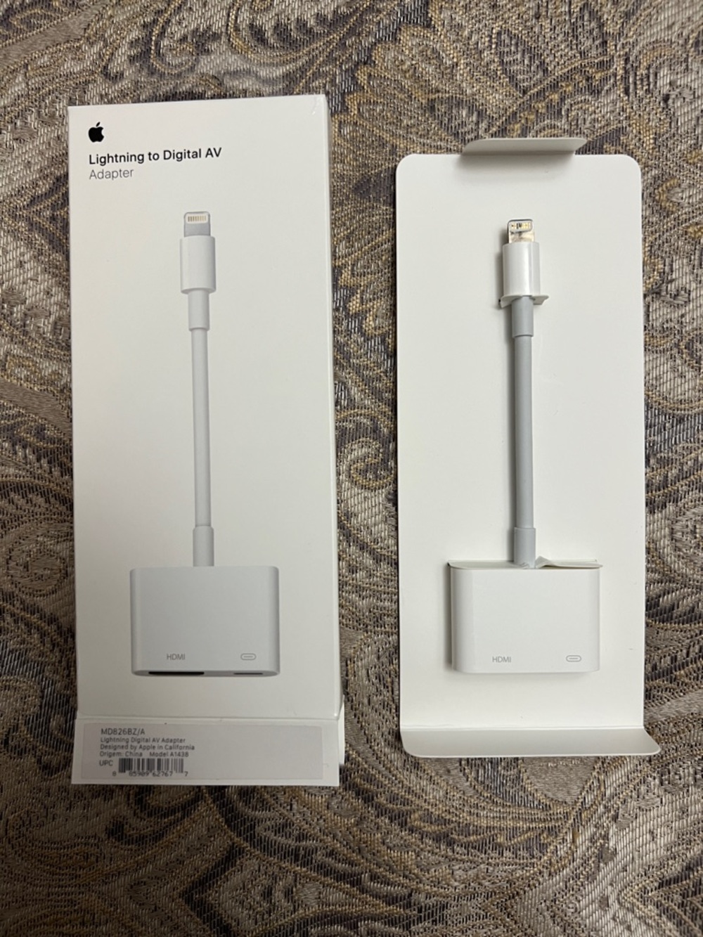 Apple Lightning to Digital AV Adapter - White and Silver Accents